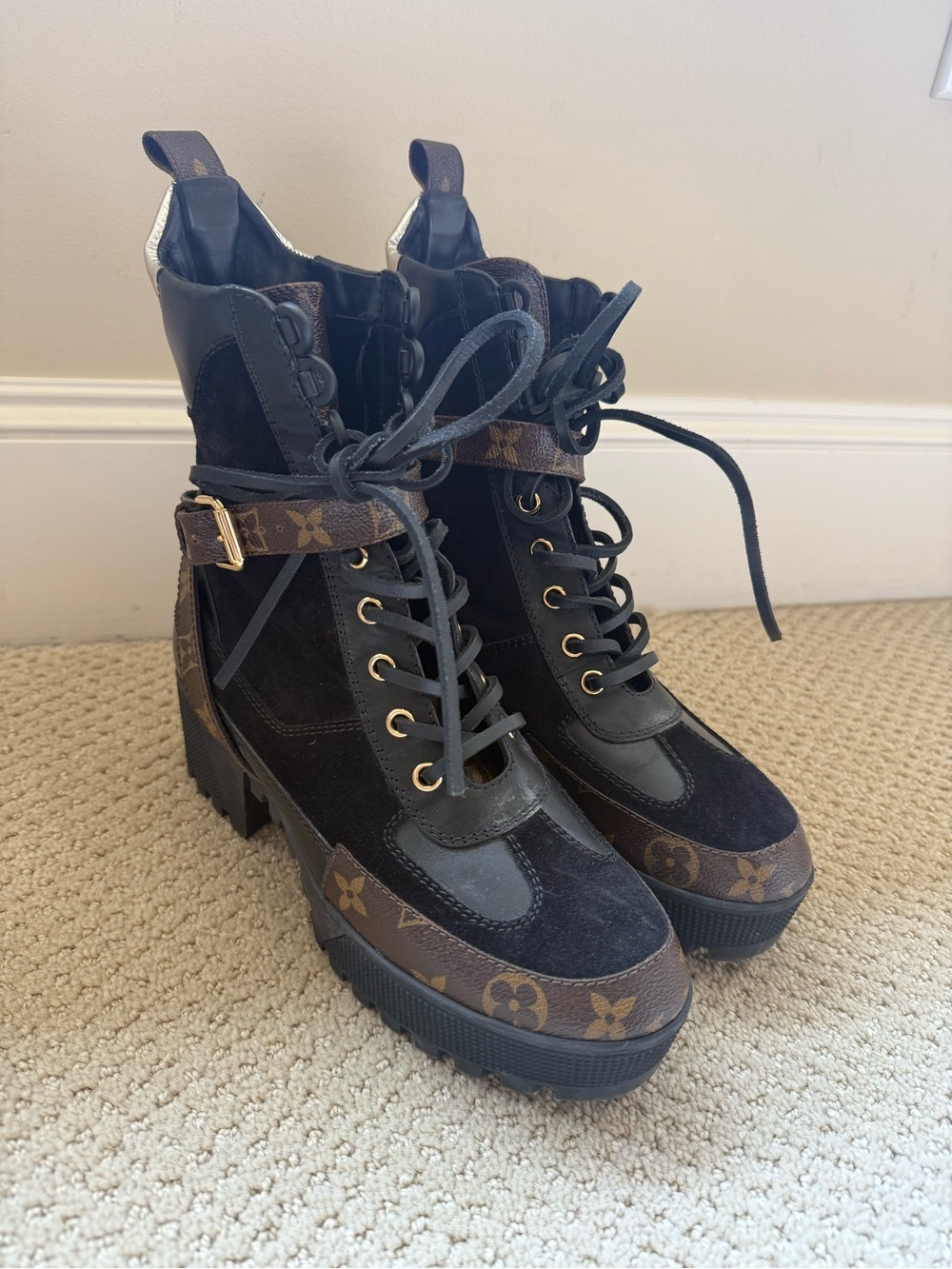 Louis Vuitton Women's Laureate Platforms monogram 37.5